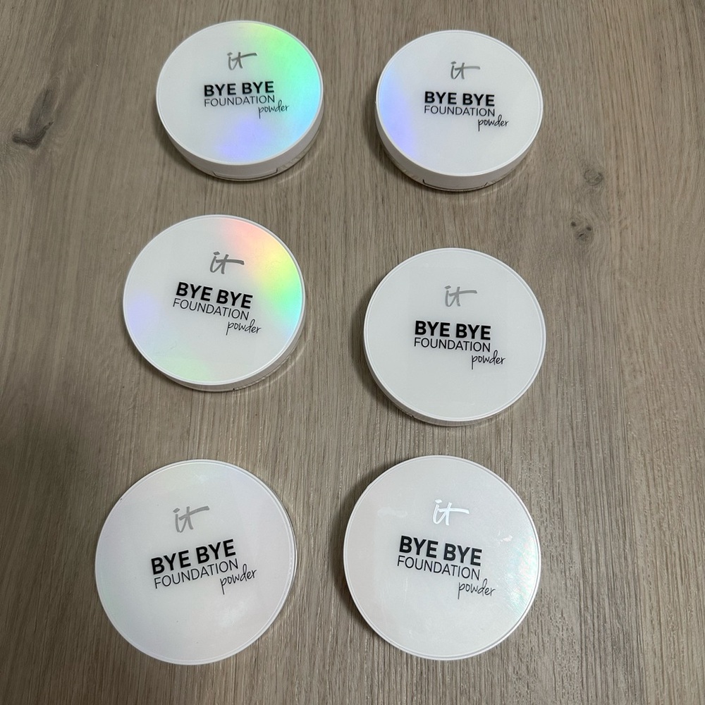 It Cosmetics Bye Bye Foundation Powder Bundle
